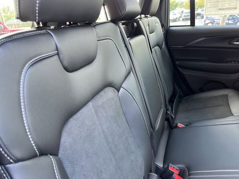 New 2025 Jeep Grand Cherokee Altitude image 33