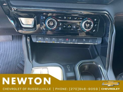 Used 2024 GMC Sierra 1500 AT4 w/ Technology Package AWD/4WD image 12