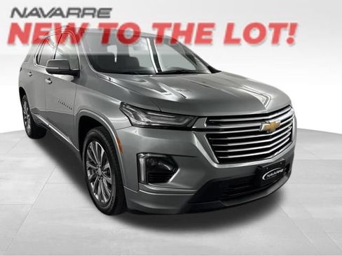 Used 2023 Chevrolet Traverse Premier FWD image 1
