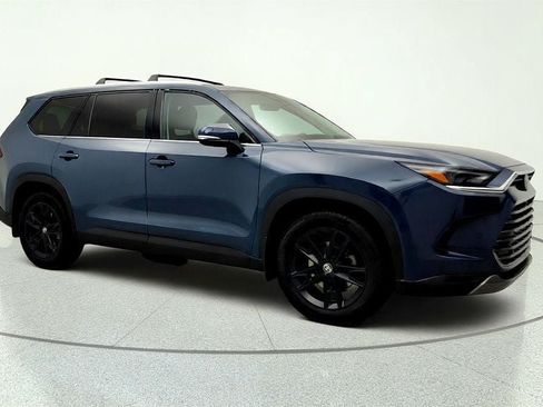 Used 2024 Toyota Grand Highlander AWD image 3