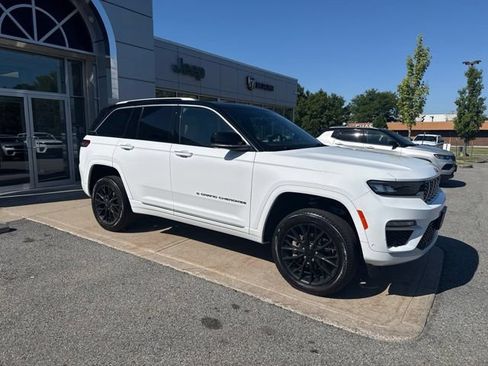 Used 2022 Jeep Grand Cherokee Summit AWD/4WD image 9