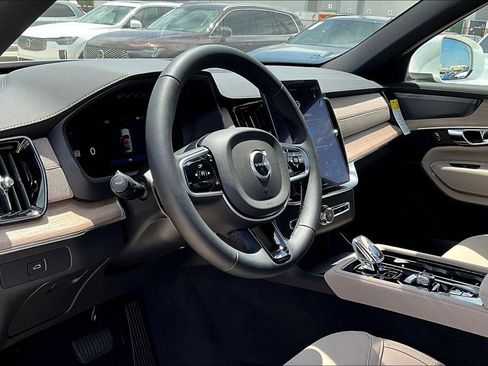 New 2026 Volvo XC90 B6 Plus w/ Protection Package Premier image 19
