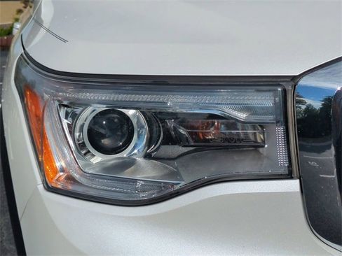 Used 2018 GMC Acadia SLT image 10