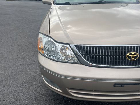 Used 2001 Toyota Avalon XLS image 9