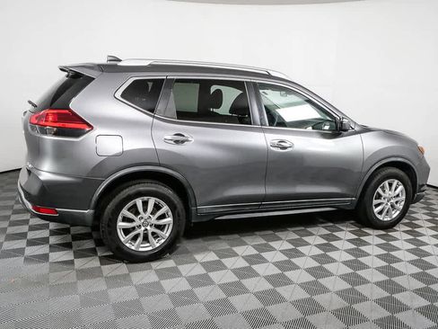 Used 2017 Nissan Rogue SV AWD/4WD image 2