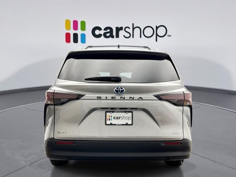 Used 2025 Toyota Sienna XLE w/ XLE Plus Package FWD image 4
