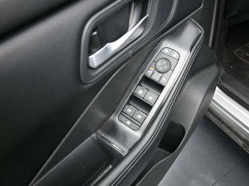 Used 2025 Nissan Rogue SV AWD/4WD image 13