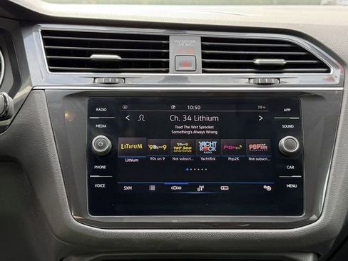 Used 2021 Volkswagen Tiguan SEL FWD image 18