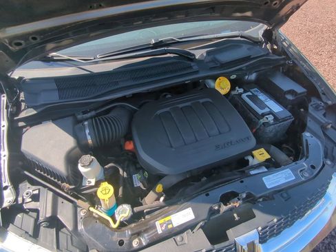 Used 2019 Dodge Grand Caravan SXT FWD image 26