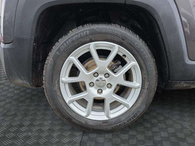Used 2019 Jeep Renegade Latitude w/ Popular Equipment Group FWD image 31
