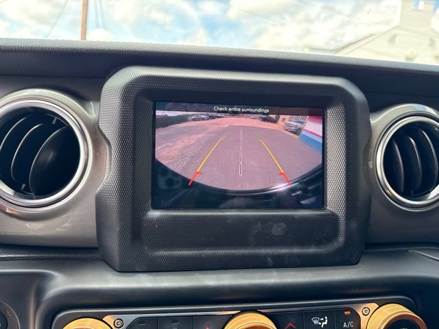 Used 2018 Jeep Wrangler Unlimited Sahara w/ Safety Group AWD/4WD image 11
