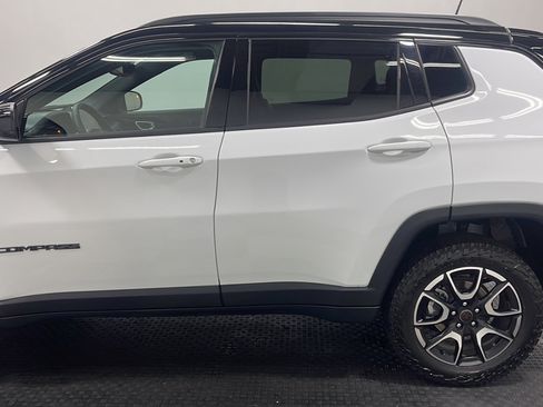 Used 2025 Jeep Compass Trailhawk AWD/4WD image 13