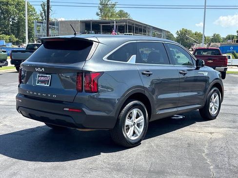Used 2022 Kia Sorento LX AWD/4WD image 3