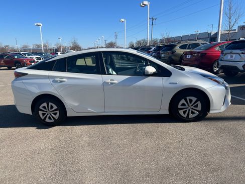 Used 2018 Toyota Prius Four w/ Advanced Technology Package image 8