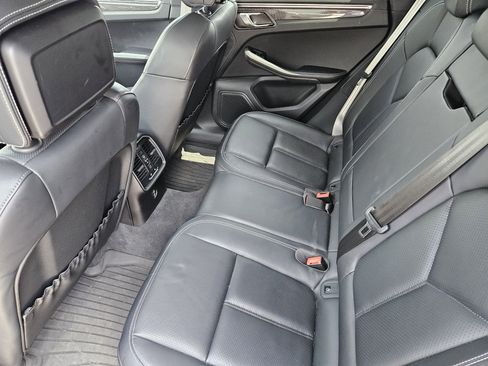Certified 2023 Porsche Macan Turbo AWD/4WD image 28