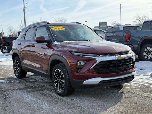 Used 2025 Chevrolet TrailBlazer LT image 4