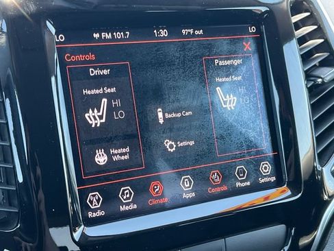 Used 2019 Jeep Cherokee Limited AWD/4WD image 25