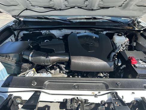 Certified 2023 Toyota Tacoma TRD Off-Road w/ Advanced Technology Package AWD/4WD image 32