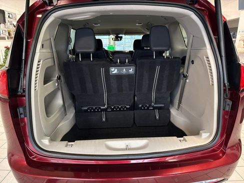 Used 2018 Chrysler Pacifica Touring-L Plus w/ Advanced Safetytec Group image 26