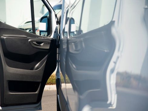 Used 2024 Mercedes-Benz Sprinter 2500 image 21