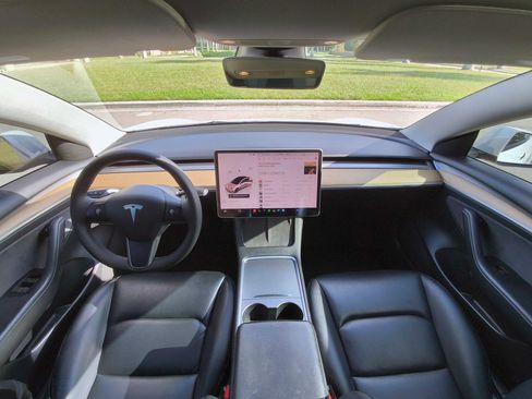 Used 2022 Tesla Model 3 RWD image 9