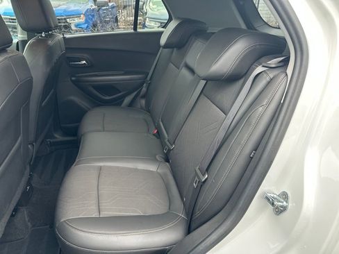 Used 2022 Chevrolet Trax LT w/ LT Convenience Package image 15