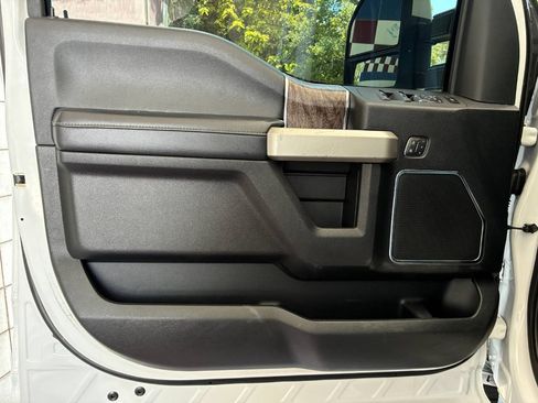 Used 2019 Ford F250 Lariat w/ Lariat Ultimate Package AWD/4WD image 11