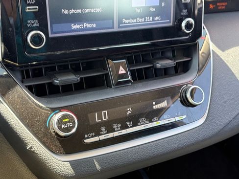 Used 2020 Toyota Corolla LE FWD image 10