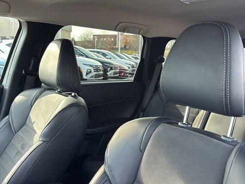 Used 2024 Mitsubishi Outlander SE image 25