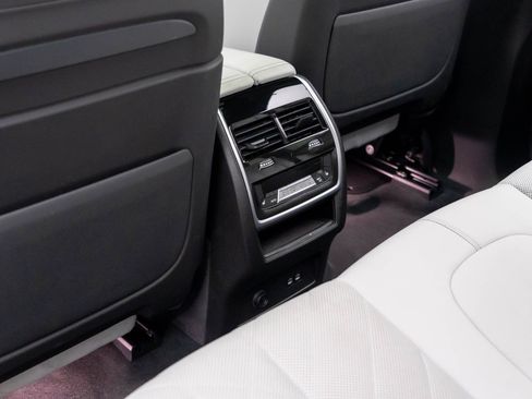 Certified 2025 BMW X5 M60i AWD/4WD image 18