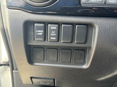 Used 2024 Nissan Titan SV w/ SV Convenience Package RWD image 27