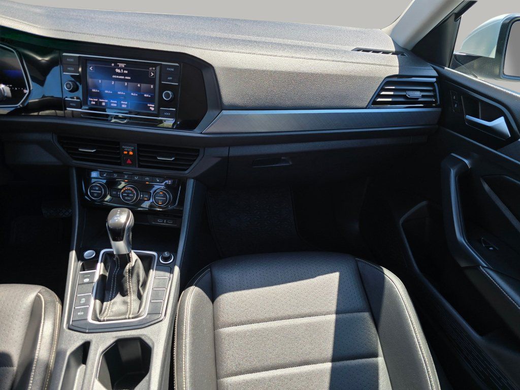 Used 2024 Volkswagen Jetta SE FWD image 4