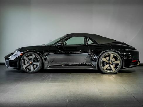 Used 2026 Porsche 911 Carrera GTS image 2