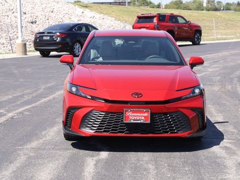 New 2026 Toyota Camry SE w/ Convenience Package FWD image 4