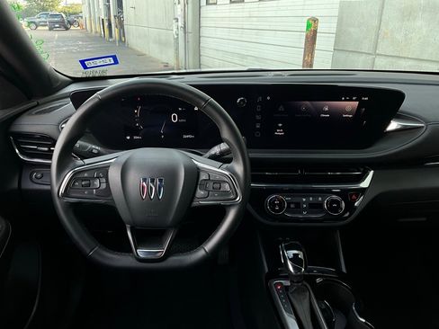 Used 2025 Buick Envista Sport Touring image 13
