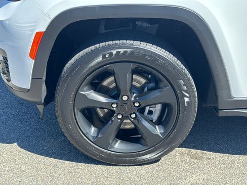 Used 2023 Jeep Grand Cherokee L Laredo AWD/4WD image 10