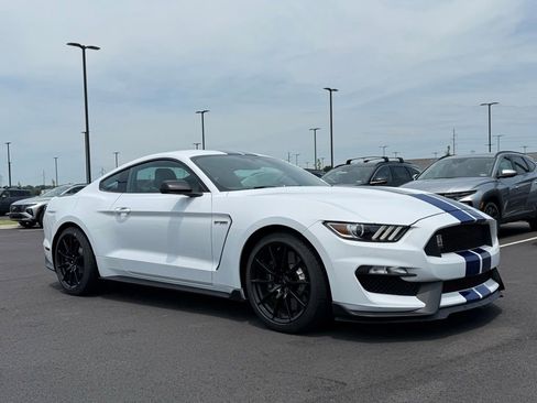 Used 2016 Ford Mustang Shelby GT350 w/ Technology Package RWD image 3