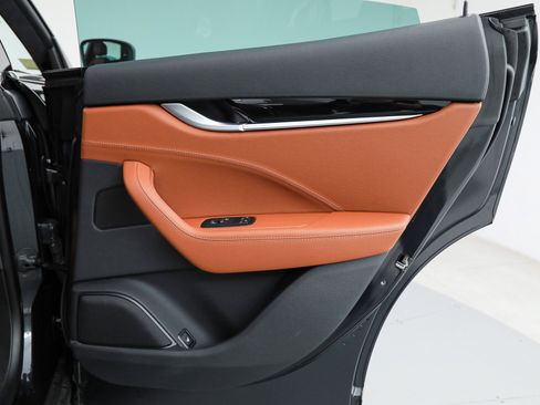 Certified 2023 Maserati Levante GT image 13