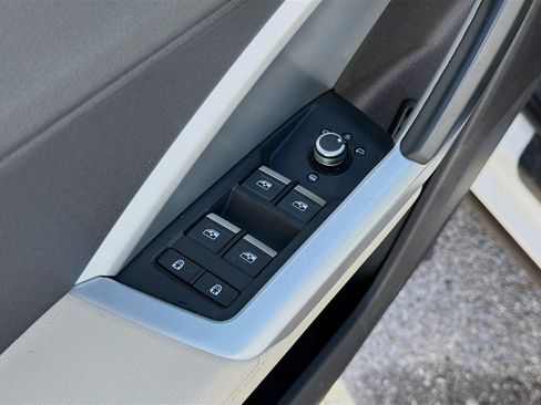 Used 2020 Audi Q3 2.0T Premium image 24