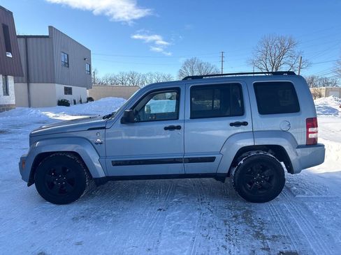 Used 2012 Jeep Liberty Arctic image 4