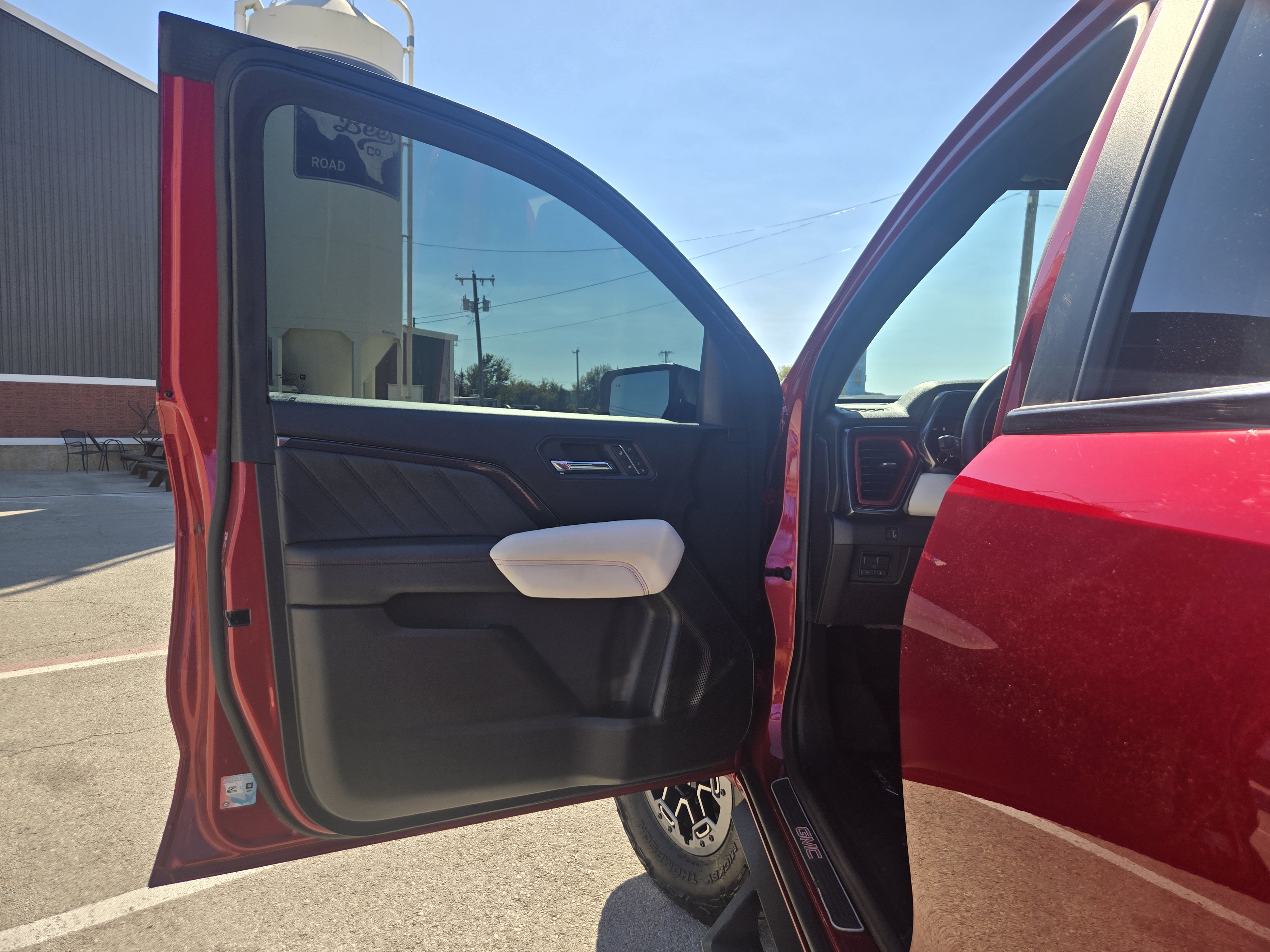 Used 2023 GMC Canyon AT4X AWD/4WD image 4