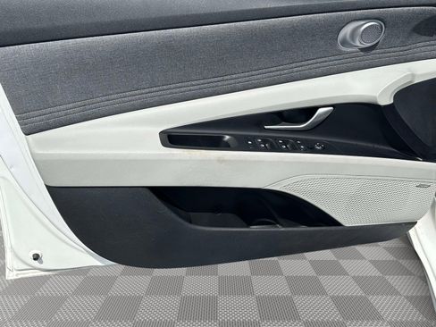 Used 2023 Hyundai Elantra Limited w/ Preferred Accessory Package FWD image 21