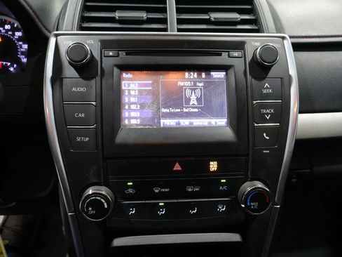 Used 2015 Toyota Camry SE image 21
