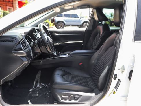 Used 2020 Toyota Camry SE FWD image 16
