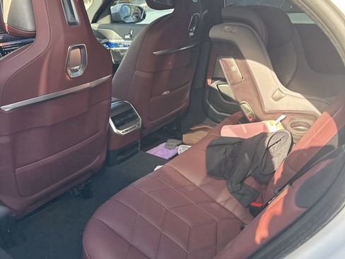 Used 2025 BMW 740i w/ Premium Package image 4