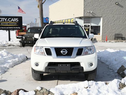 Used 2019 Nissan Frontier PRO-4X image 2