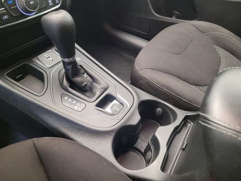 Used 2019 Jeep Cherokee Latitude w/ Popular Appearance Group image 26