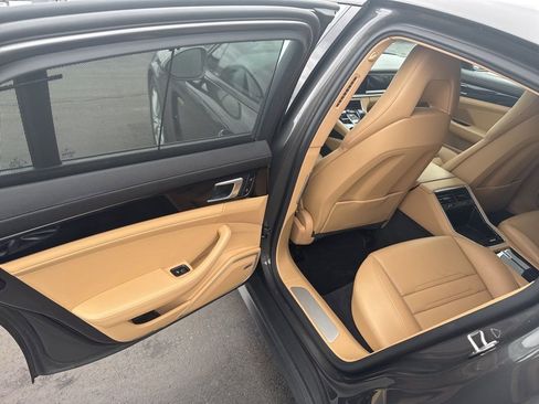 Used 2018 Porsche Panamera 4 image 12