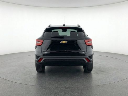 Used 2025 Chevrolet Trax LT FWD image 7