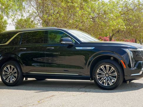 New 2026 Cadillac Escalade IQL Luxury image 7